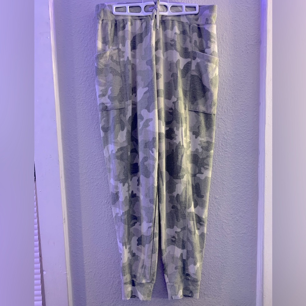 Hippie Rose sweatpants/loungewear, Super Soft! Cameo print, Size L